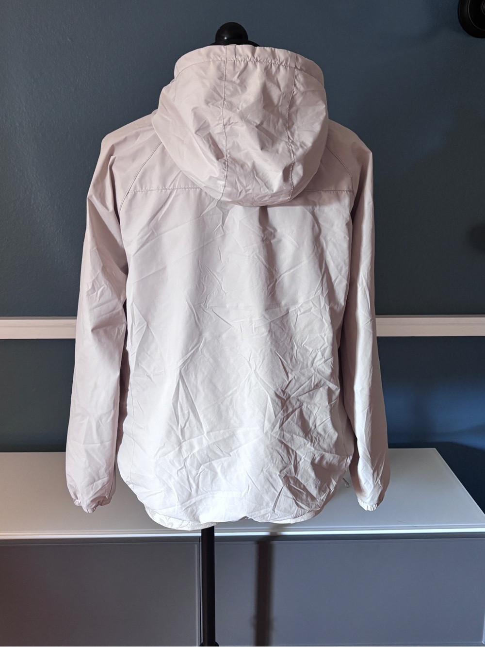 New Balance Women’s XL Cream Beige Hooded Windbreaker Jacket Lightweight - Picture 4 of 8